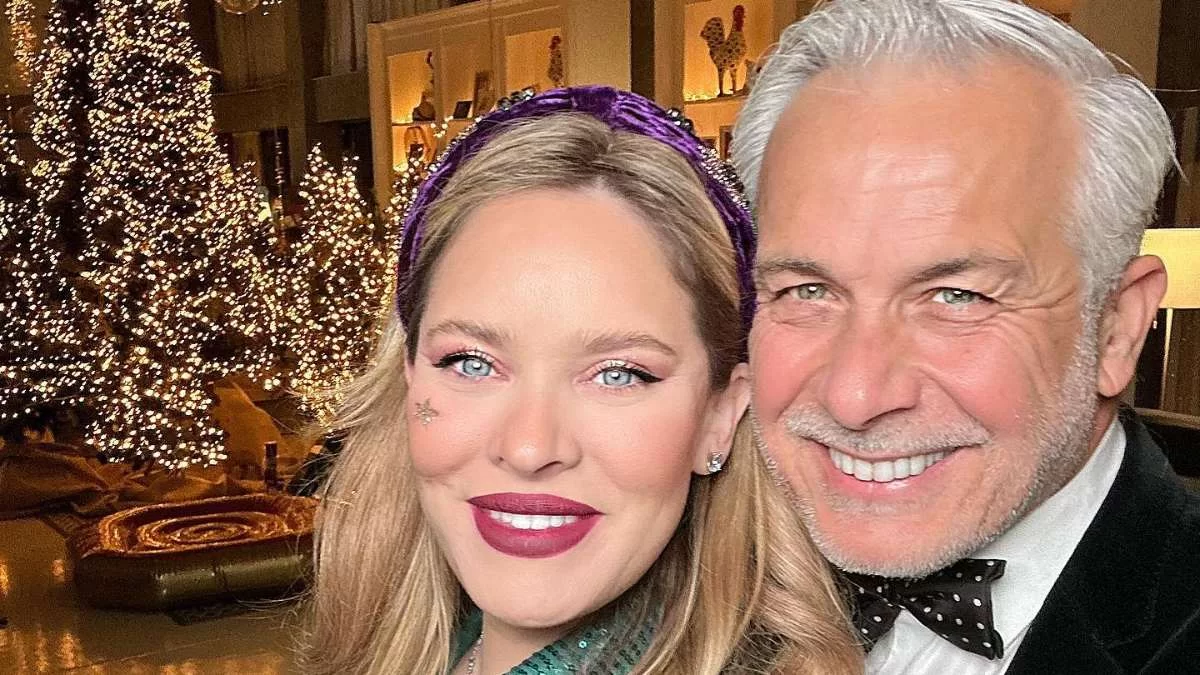 Έσβησε τούρτα με το γιο στην αγκαλιά του - Στιγμές ευτυχίας για το Χριστόπουλο & την Ανίτα Μπραντ