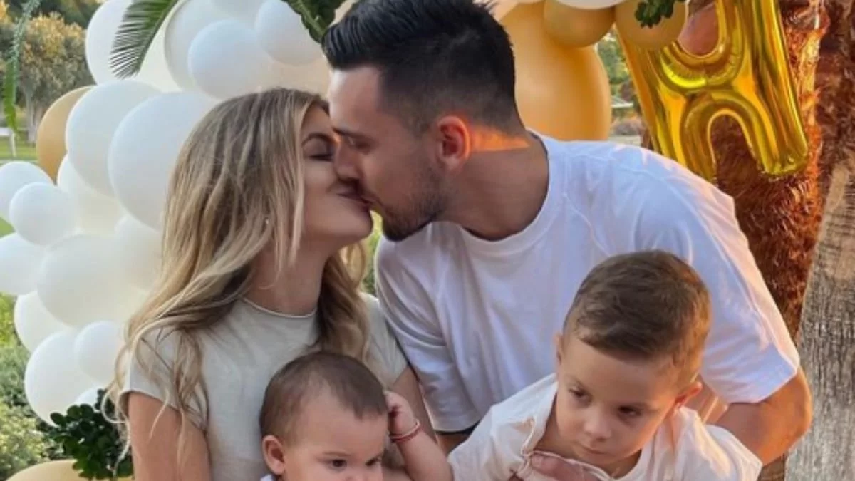 Μπαμπάς για 3η φορά ο Χρήστος Δώνης - Η τρυφερή φωτογραφία με το νεογέννητο γιο του