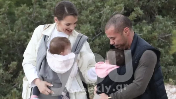 Το έκανε χωρίς να δει το φωτογραφικό φακό - Η τρυφερή κίνηση του Ζαμπίδη στην κόρη του