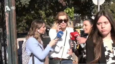 Ξεκινά η δίκη: Βιαστική με το τηλέφωνο στο χέρι η Ζέτα Δούκα - Μπήκε από την πίσω πόρτα ο Κιμούλης