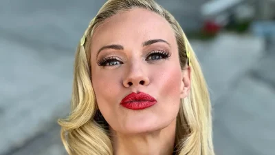 Ηλιοκαμένη και χωρίς ίχνος μακιγιάζ - Δεκάδες τα σχόλια κάτω από την ανάρτηση της Ζέτας Μακρυπούλια