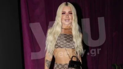 Μόνο με το μαγιό της και πολύ κοντό σορτσάκι - ''Σούσουρο'' με βίντεο της Ζόζεφιν μέσα στο σπίτι της