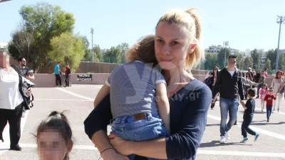 «Η μητέρα μου γιορτάζει και σήμερα γιατί δεν έχει φύγει ποτέ» - Σπαράζουν καρδιές με την φωτογραφία της Κατερίνας Καραβάτου για την γιορτή της μητέρας