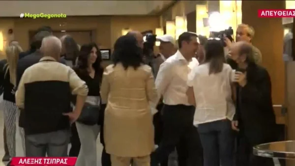 Πόπη Τσαπανίδου: Εμφανίστηκε με τον Αλέξη Τσίπρα στην Κεντρική Επιτροπή του ΣΥΡΙΖΑ μετά τις φήμες παραίτησής της