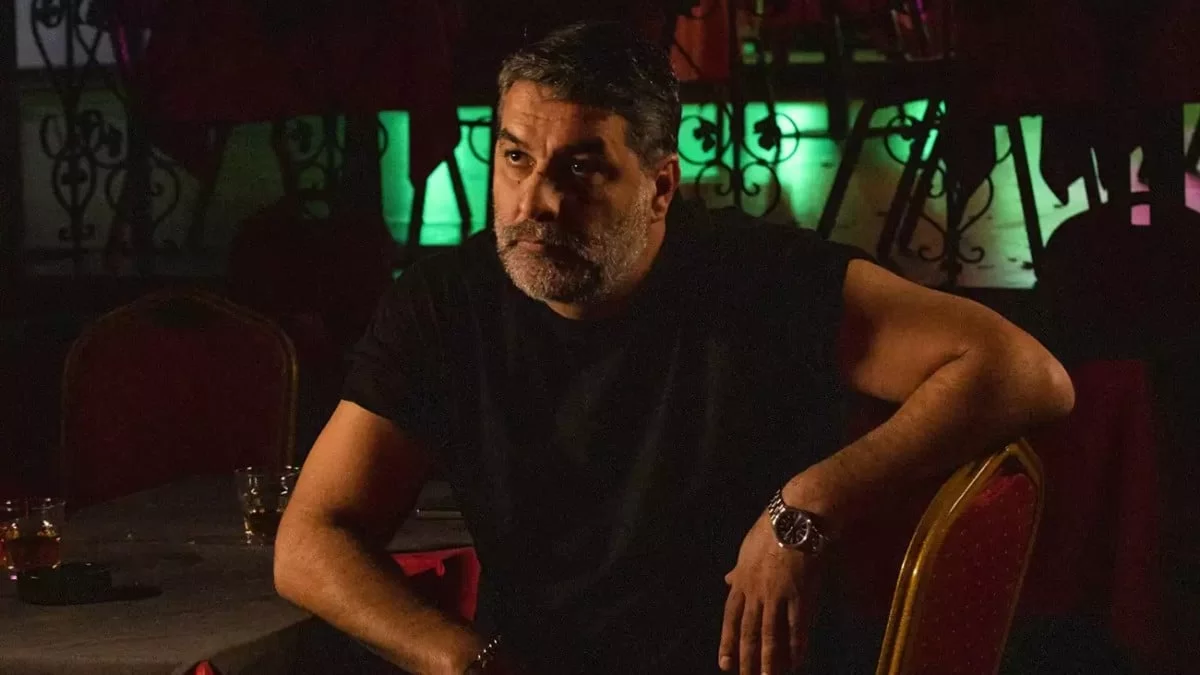 Αυτή η νύχτα μένει: Σοκ! Σηκώνει το όπλο και τον σκοτώνει εν ψυχρώ