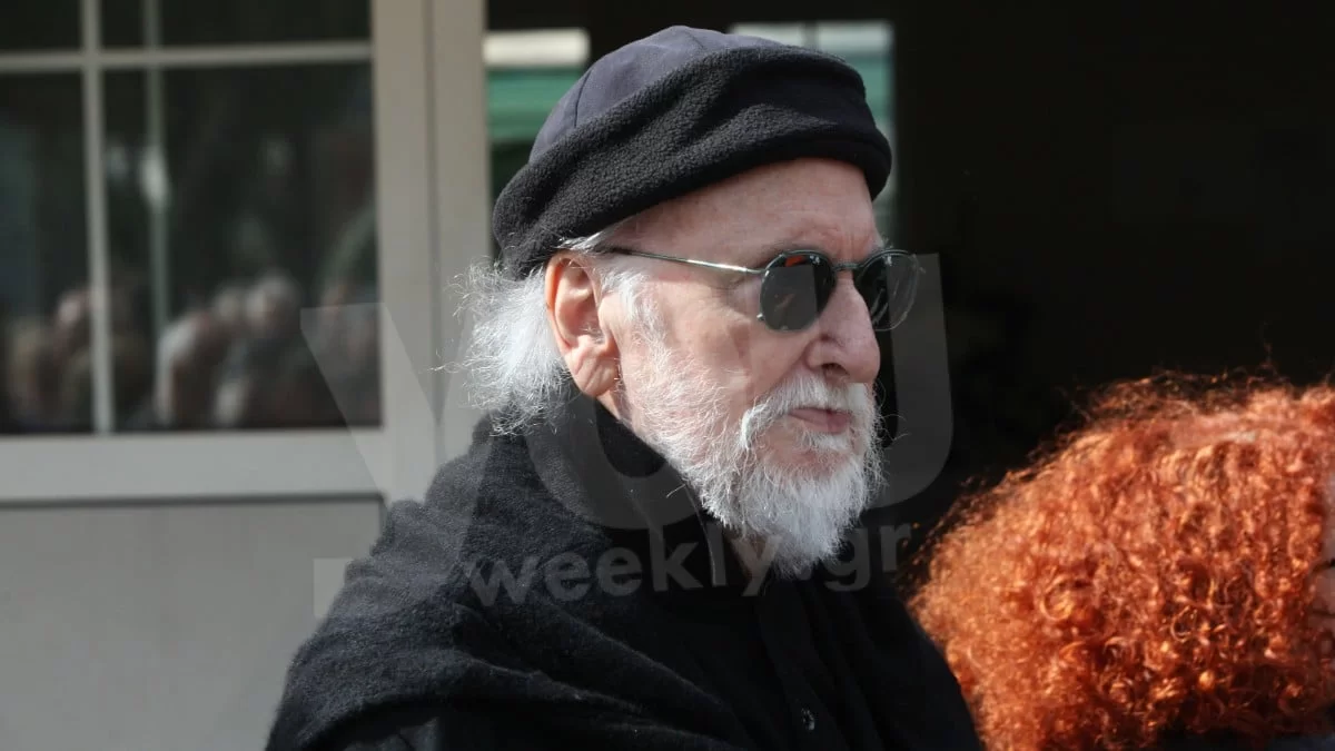 «Στέλνω μαντήλια στην Κουμουνδούρου, τα λυπάμαι τα παιδιά» - Ο κακός χαμός στο twitter για τις επιθέσεις στον Διονύση Σαββόπουλο