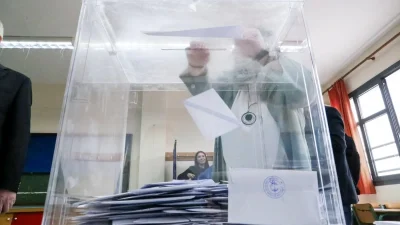 Εκλογές 2023: Με κομψά σακάκια, πουκάμισα και στυλάτες εμφανίσεις - Πήγαν στις κάλπες οι Έλληνες celebrtites