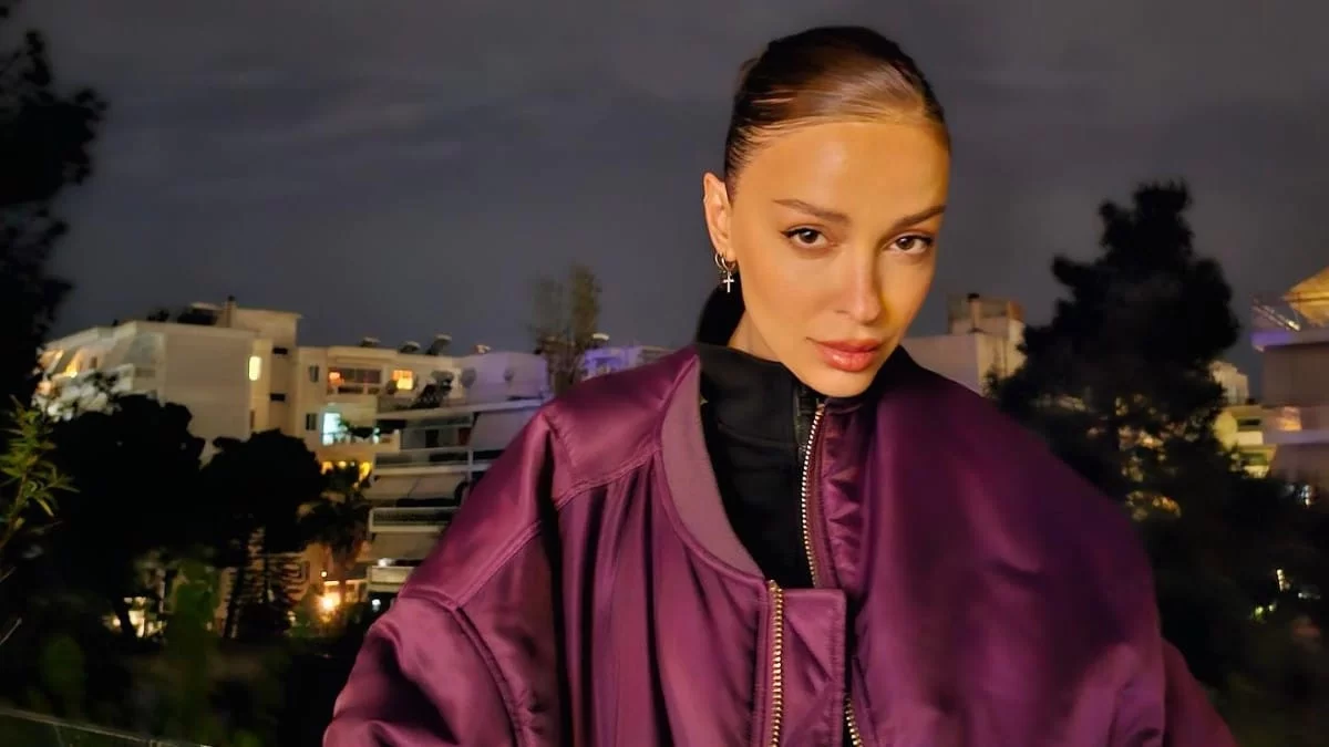 Ποζάρει χωρίς μπλούζα και φορώντας μόνο το παντελόνι της - Πανζουρλισμός στο instagram με τις φωτογραφίες της Ελένης Φουρέιρα