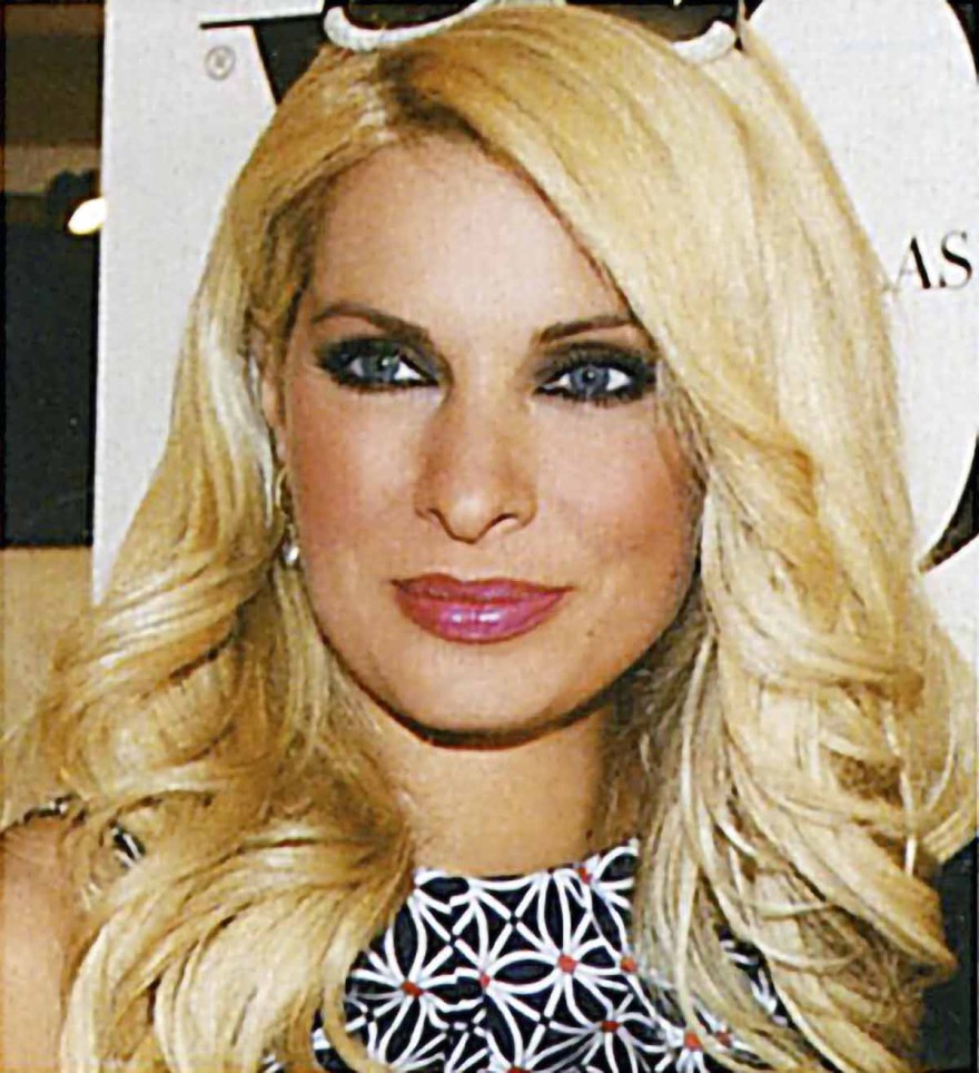 Πριν φτιάξει τα δόντια της, με καστανά άφρο μαλλιά: Σπάνιες φωτογραφίες της Ελένης Μενεγάκη στο φως της δημοσιότητας