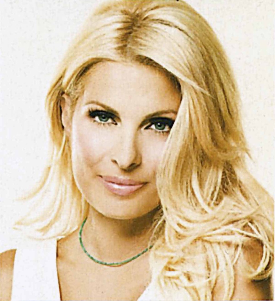 Πριν φτιάξει τα δόντια της, με καστανά άφρο μαλλιά: Σπάνιες φωτογραφίες της Ελένης Μενεγάκη στο φως της δημοσιότητας