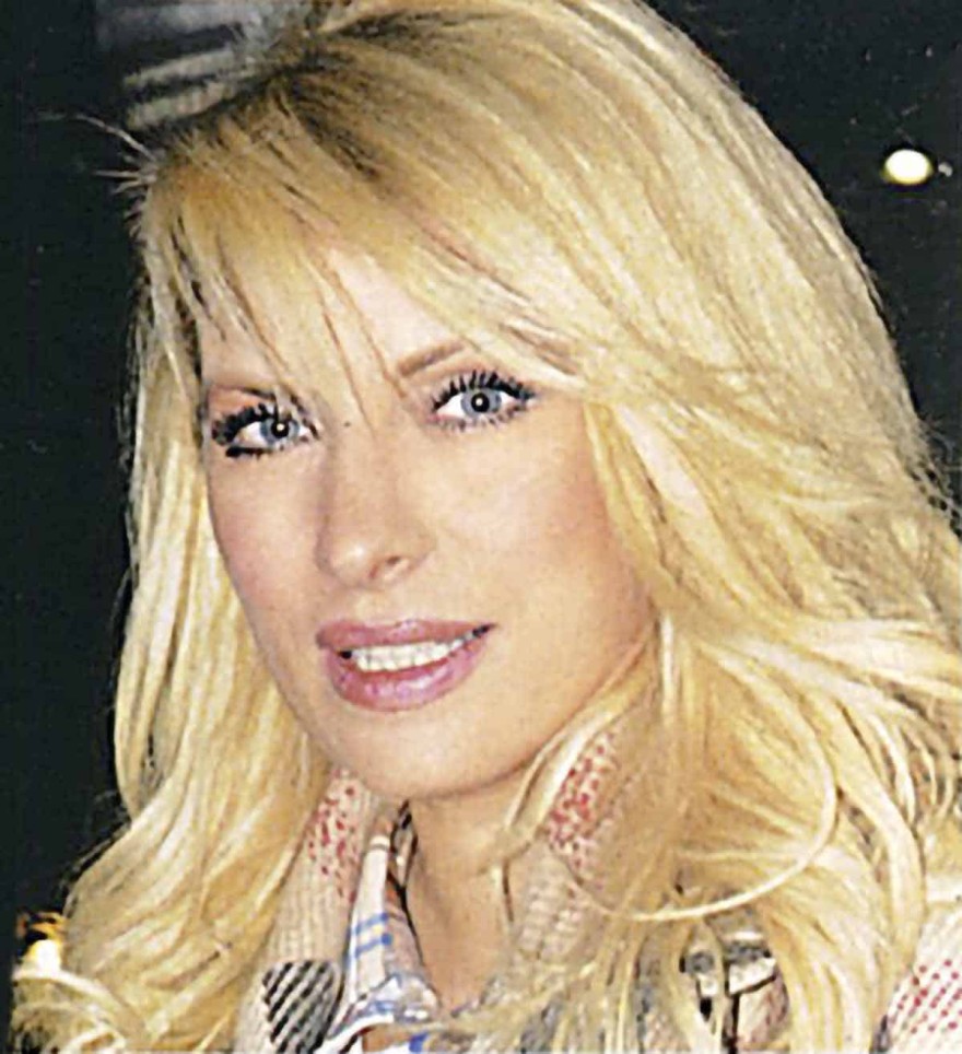 Πριν φτιάξει τα δόντια της, με καστανά άφρο μαλλιά: Σπάνιες φωτογραφίες της Ελένης Μενεγάκη στο φως της δημοσιότητας