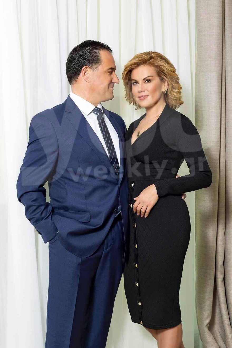 Άδωνις Γεωργιάδης - Ευγενία Μανωλίδου: Το πιο δημοφιλές ζευγάρι της πολιτικής σκηνής φωτογραφίζεται για πρώτη φορά μαζί & μιλά για τα 20 χρόνια κοινής ζωής του