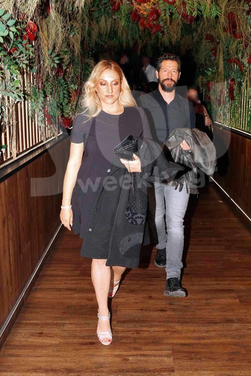 Φανή Γιαβρίδου: Λαμπερή με φουσκωμένη κοιλίτσα στο πλευρό του Απόστολου Ρουβά - Πρώτο τραπέζι πίστα στον Σάκη