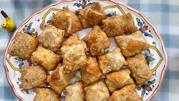 Γκιουζλεμέδες Λέσβου: Παραδοσιακά τυροπιτάκια με τραγανό φύλλο, φέτα και μυζήθρα