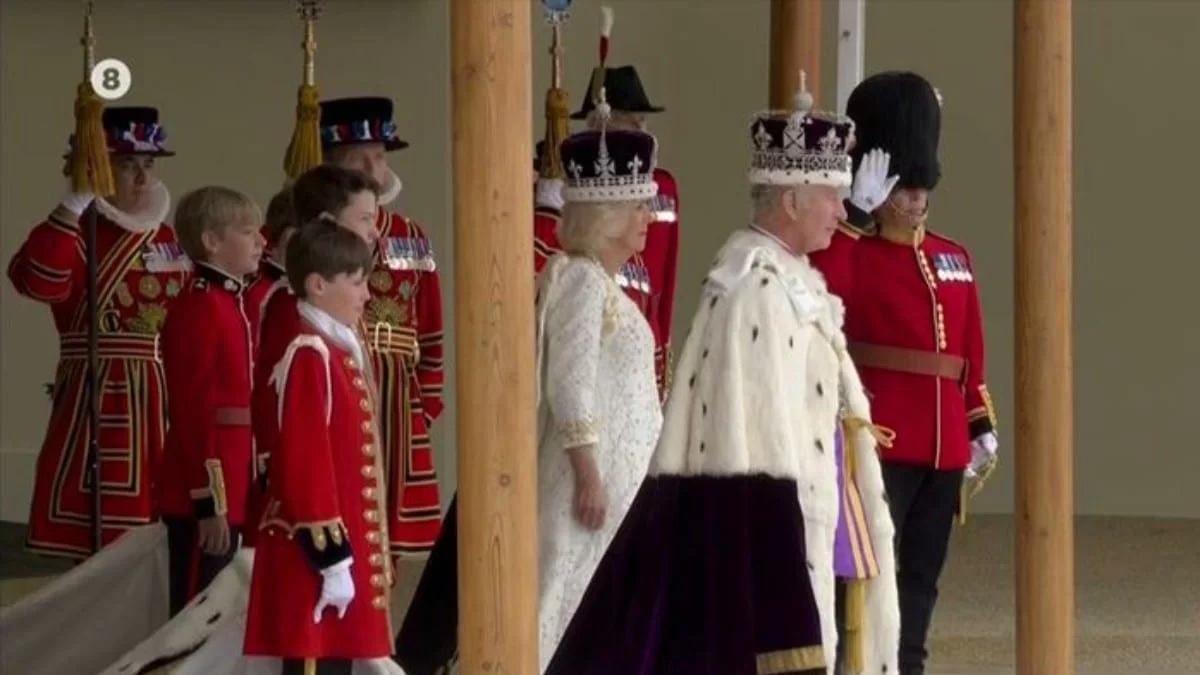 Βασιλιάς Καρόλος: Mε την καθοδήγηση Έλληνα μαέστρου - Ακούστηκε ο ψαλμός 71 του Δαυίδ μετά τη στέψη
