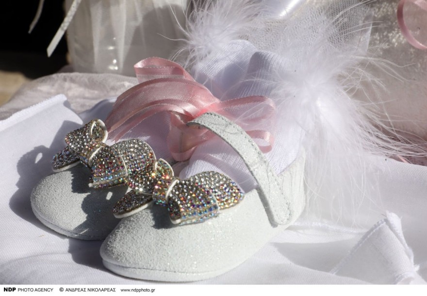 Κουτσελίνη νονά ρούχα μωρού