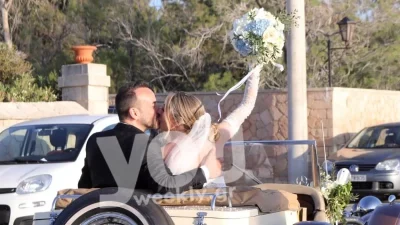 «Ένα μπράβο στον Πάνο Μουζουράκη που διαφήμισε...» - Σάλος στο twitter για τον γάμο του τραγουδιστή με την Μαριλού Κόζαρη