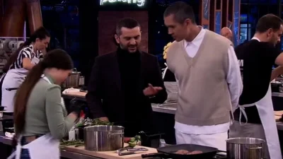 MasterChef 7: «Είσαι όμορφη ούτως ή άλλως! Άβαφη όμως είσαι...» - Έδιναν και έπαιρναν τα κοπλιμέντα του Κουτσόπουλου & του Κοντιζά στην Μαρία Μπέη