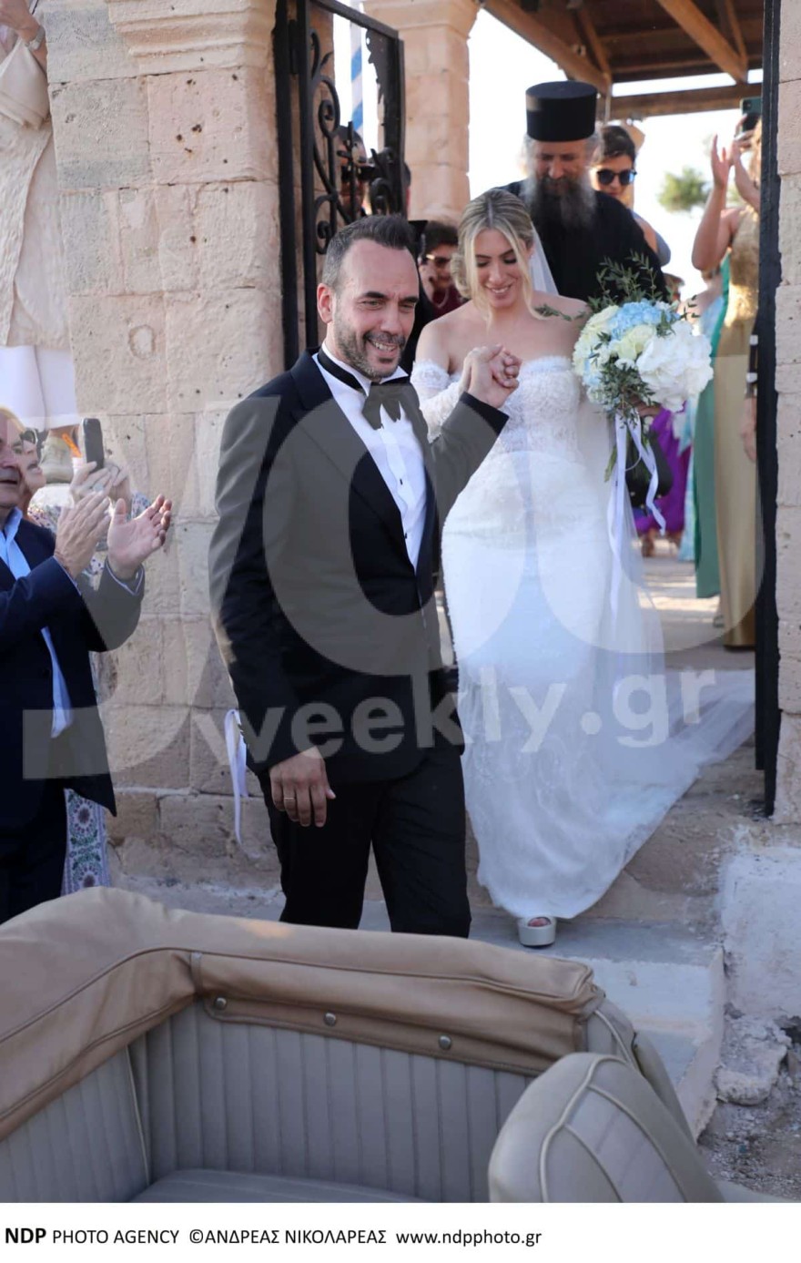 Αποκλειστικό: Ραμμένα πάνω της με γαλλικά υφάσματα - Όλες οι λεπτομέρειες για τα δυο νυφικά της Μαριλού Κόζαρη