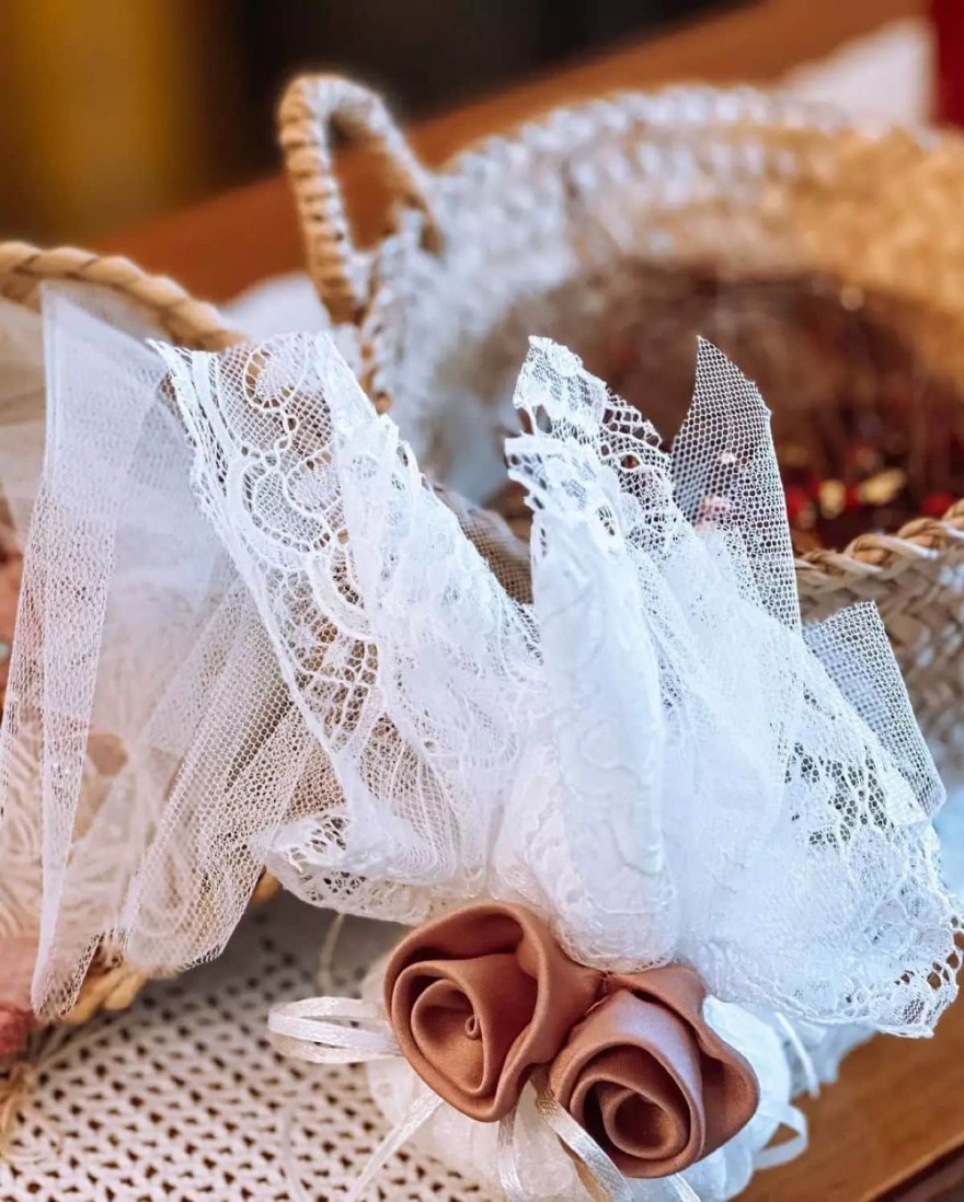 Αθηνά Οικονομάκου μπομπονιέρες