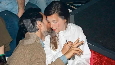 Ορφέας Αυγουστίδης: Άκρως διαχυτικός με την σύζυγό του σε βραδινή έξοδο - Αποκλειστικές φωτογραφίες