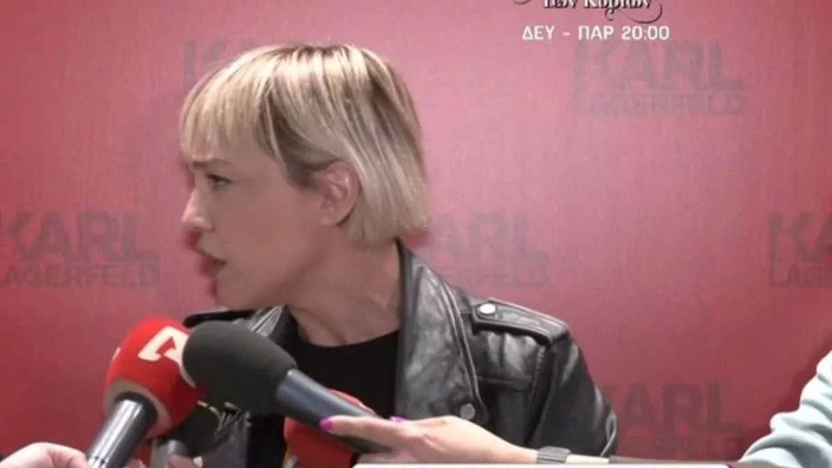 «Αν είμαι συμβιβασμένη ότι δε χτυπάει το τηλέφωνό μου για δουλειά;» - Άναυδη η Πηνελόπη Αναστασοπούλου με ερώτηση δημοσιογράφου