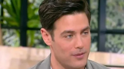 «Μη μου λες τώρα, που καθόμαστε: ''Φίλα την''» - Η αμήχανη στιγμή του Μαρτάκη με τον Ηλία Ψινάκη