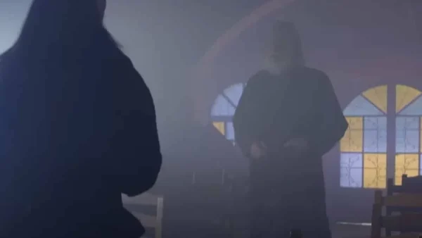 Σασμός (1/5): «Ο Κύριος έστειλε το...» - Η συγκινητική σκηνή με τον Παπά Μιχάλη και την Μαρίνα στην εκκλησία