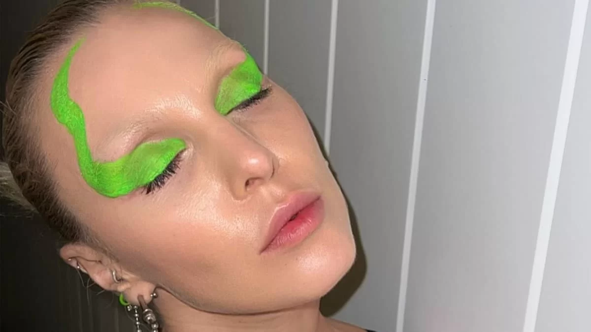 Με μαύρο outfit και πάνω από 4 χρώματα στα μαλλιά της - Η εντυπωσιακή εμφάνιση της Τάμτα στο Φεστιβάλ των Καννών