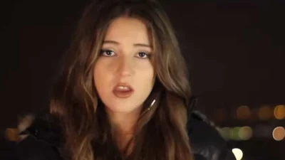 Τραγωδία Τέμπη: «Αυτά τα τραγούδια, τα τραγούδησε πάνω στο μνήμα όταν την κηδέψαμε» - Συγκλονίζει η γιαγιά της Φραντζέσκας