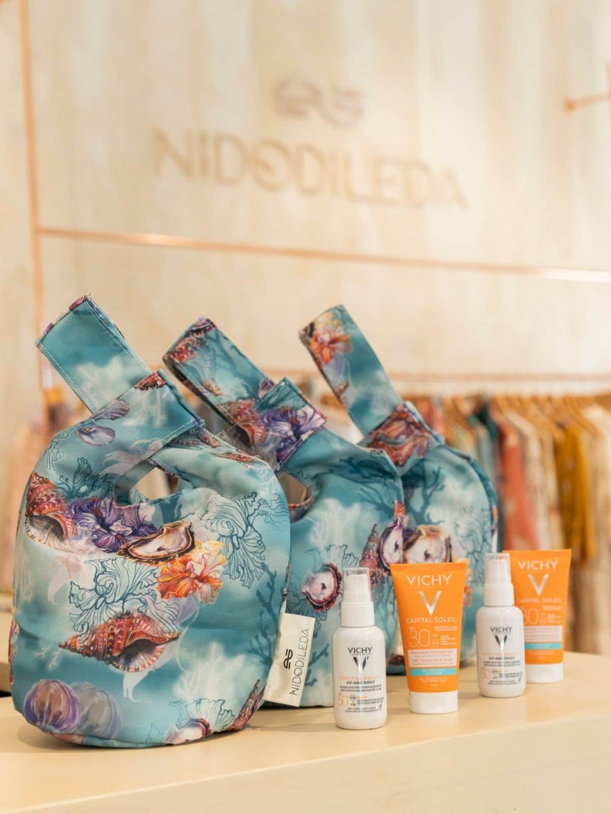 Το ελληνικό fashion brand Vichy δημιούργησε ένα summer pouch μαζί με τα αντηλιακά Capital Soleil!