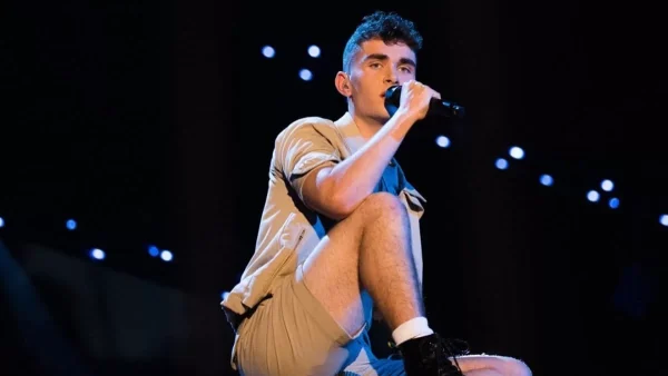 Εurovision 2023: Μόνος του ο Vernicos την ώρα του αποκλεισμού του - Τον αγκάλιαζαν μόνο από τις άλλες ομάδες και όχι η ελληνική (Βίντεο)