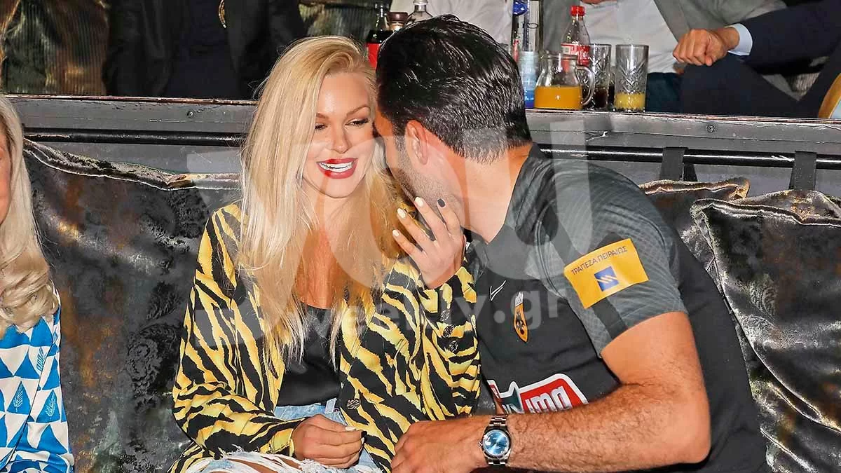 Βίκυ Κάβουρα - Γιώργος Τζαβέλλας: Τα τρυφερά φιλιά τους μπροστά στις κάμερες σε βραδινή έξοδο