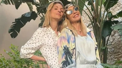 Βίσση & Καρβέλα: Είχαν σταματήσει με το αμάξι και τραγουδούσαν - H αντίδραση περαστικού (Βίντεο)