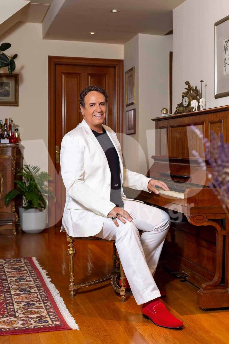 Χάρης Ρώμας περιοδικό YOU