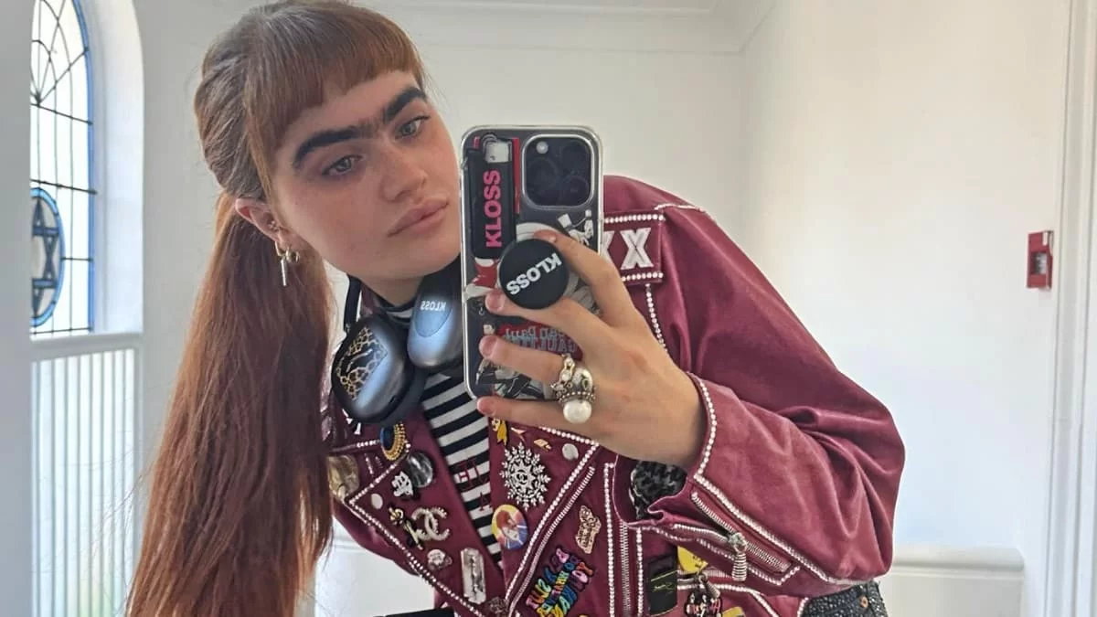 Με αποκαλυπτικό μπούστο & πέτρες σε όλο το φόρεμα - Απαστράπτουσα η Χατζηπαντελή στο Φεστιβάλ των Καννών