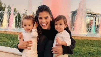 «Πόσο ψέμα...» - Οργή κάτω από την ανάρτηση της Χριστίνας Μπόμπα για τις δίδυμες κόρες της