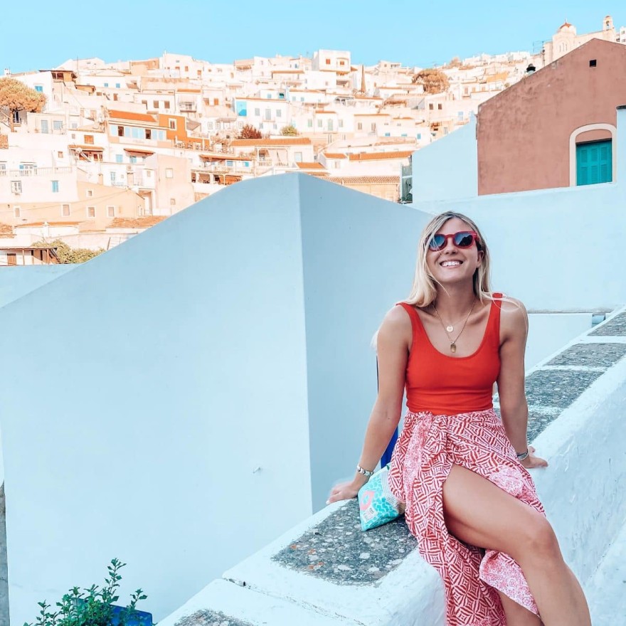 Δύο Ξένοι MEGA