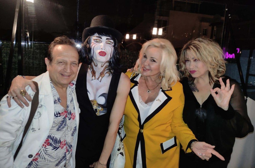 Swell: Παρέλαση επωνύμων στα γενέθλια του Angelo