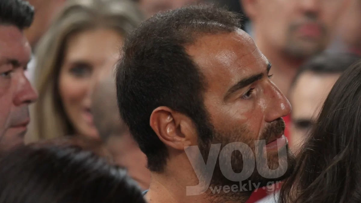 «Δεν ήθελα να σφηνωθεί στο μυαλό μου η εικόνα του στο φέρετρο...» - Βυθισμένος στο πένθος ο Αντώνης Κανάκης