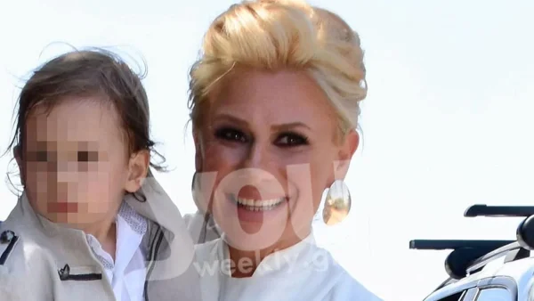 Στιγμές ευτυχίας για την Κατερίνα Καραβάτου - Σε πισίνα το πάρτι που διοργάνωσε για το γιο της, Αρίωνα