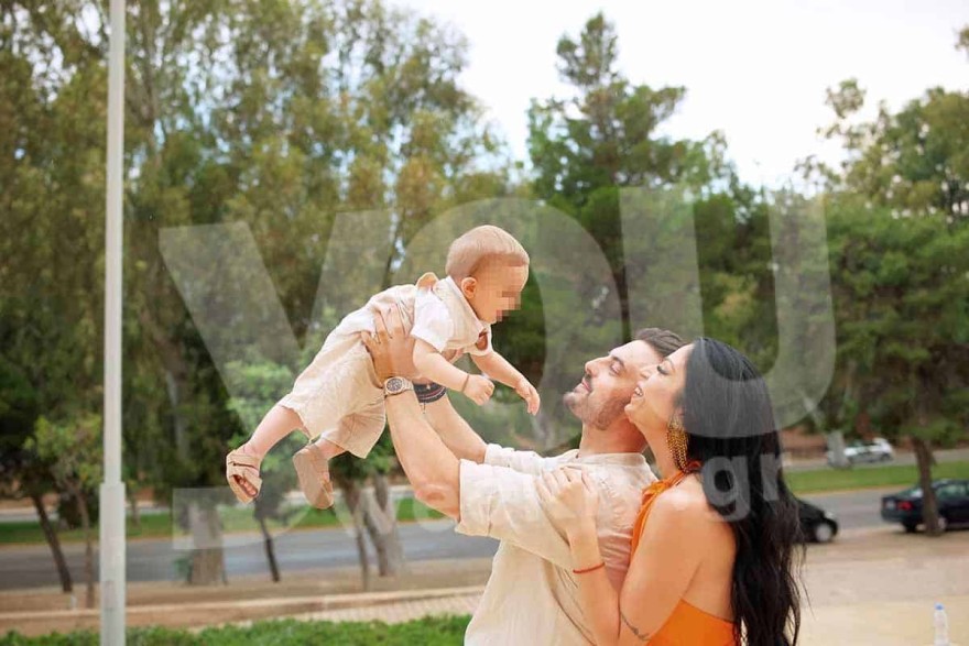 Οι πρώτες φωτογραφίες από την βάπτιση του εγγονού του Γονίδη - Τα δάκρια του Σταμάτη πάνω από την κολυμπήθρα 