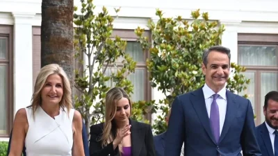 Ορκωμοσία Κ. Μητσοτάκη: Έκλεψαν τα βλέμματα η σύζυγος και οι κόρες του - Τι φόρεσαν