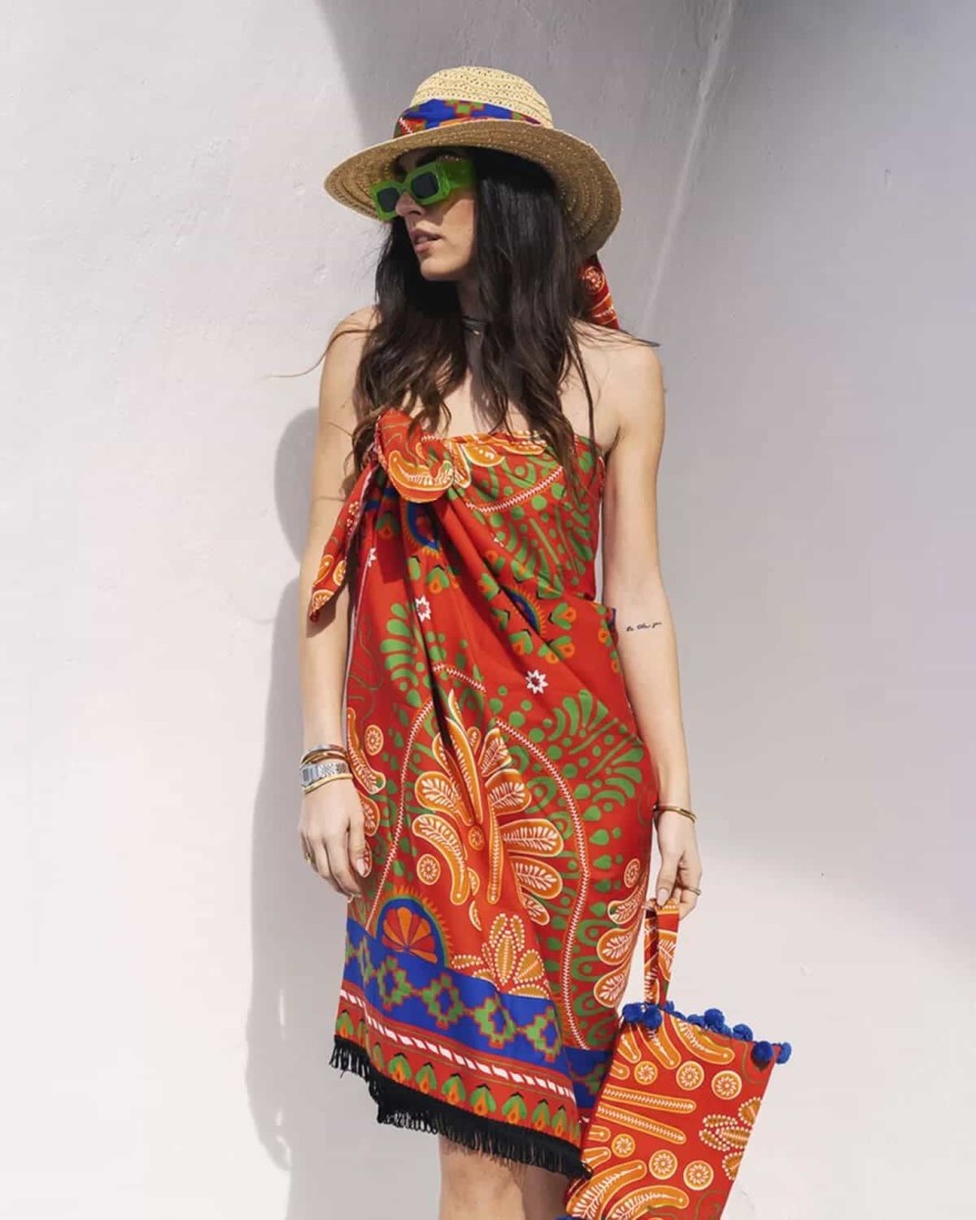 favela Απόλαυσε την παραλία με το κατάλληλο beachwear outfit