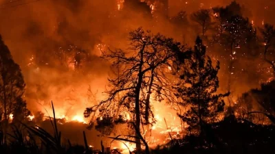 Φωτιά στον Ασπρόπυργο τώρα