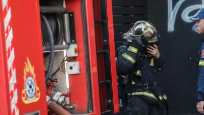 Φωτιά στο κέντρο της Αθήνας - Ανασύρθηκε ένας νεκρός