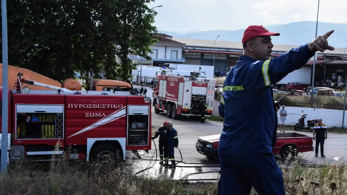 Μεγάλη φωτιά στην Αρτέμιδα
