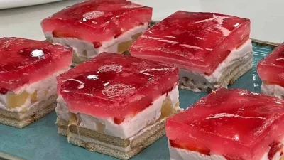 Κατάλληλο για όσους κάνουν διατροφή: Δροσερό γλυκό ψυγείου με γιαούρτι και 0 θερμίδες