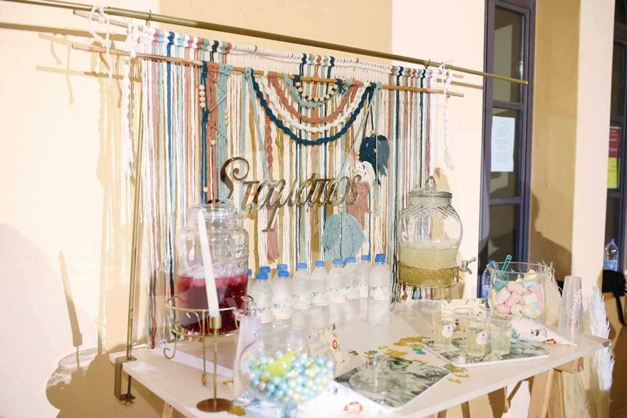 Οι πρώτες φωτογραφίες από την βάπτιση του εγγονού του Γονίδη - Τα δάκρια του Σταμάτη πάνω από την κολυμπήθρα 