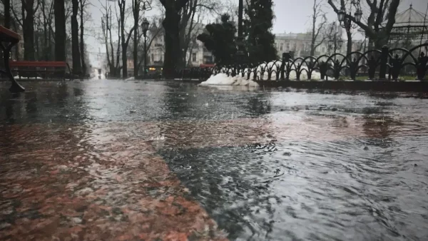 Καιρός σήμερα 13/6: Ισχυρές βροχές - Προσοχή σε αυτές τις περιοχές